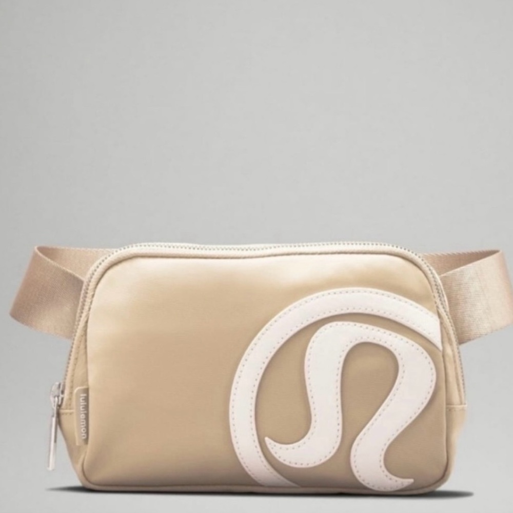 Lululemon 1L Belt Bag LIMITED EDITION EXCLUSIVE in Trench/White Opal Logo - Picture 3 of 15